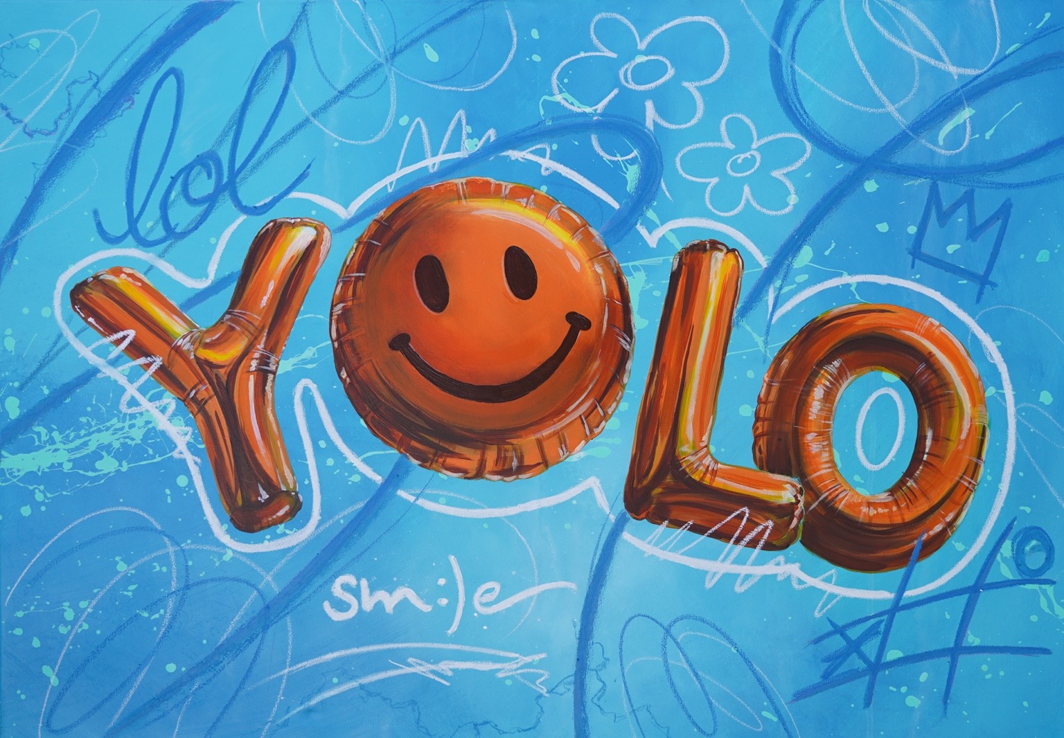 Orange Ballonbuchstaben, ein lachendes Gesicht und ein Himmel voller Farbe.